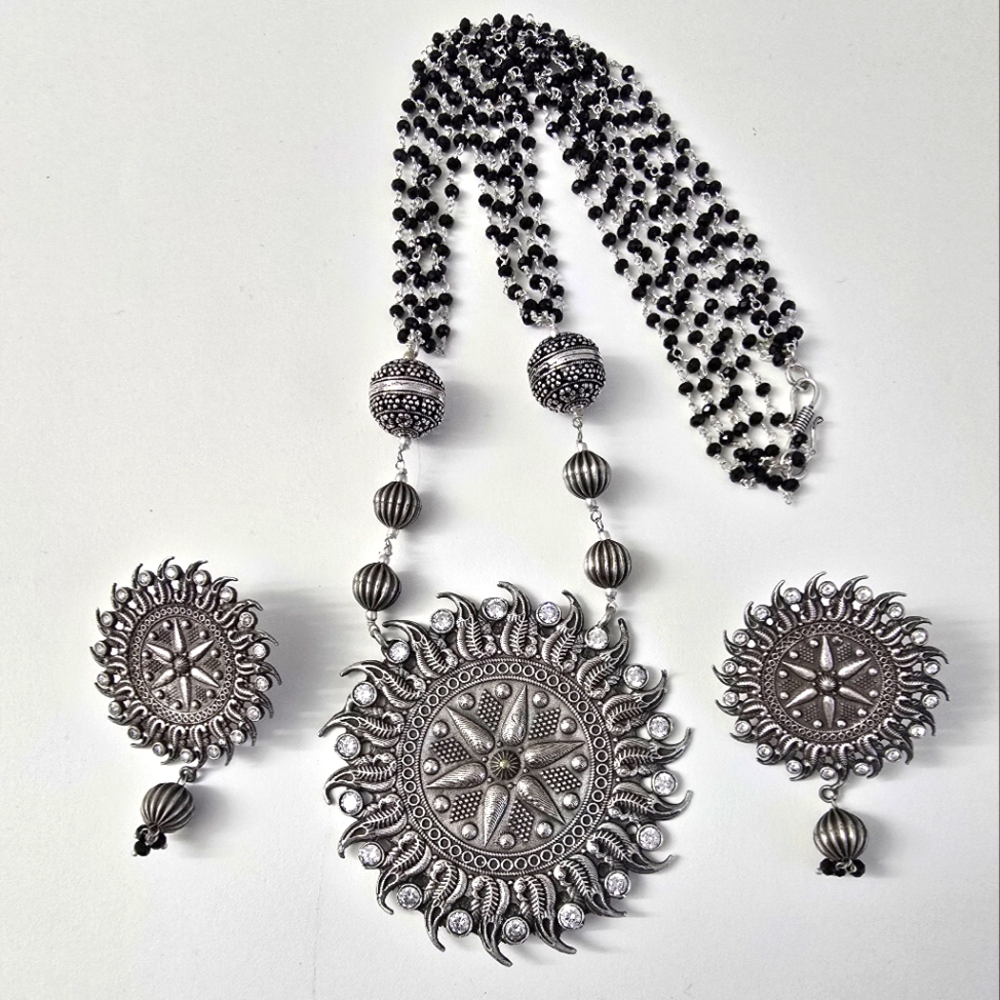 Celestial Onyx Pearl Sunburst Necklace Set